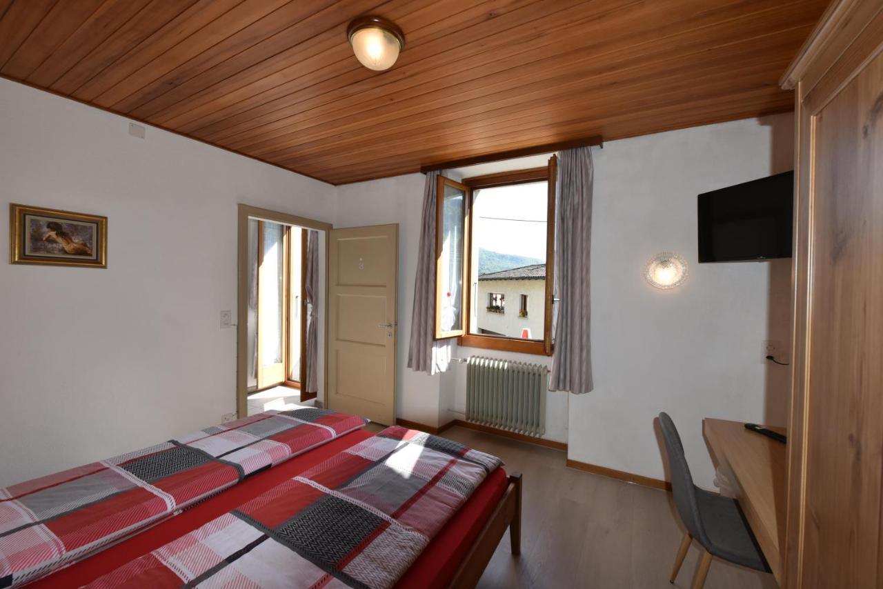 Hotel Pensione Serena Purasca Buitenkant foto