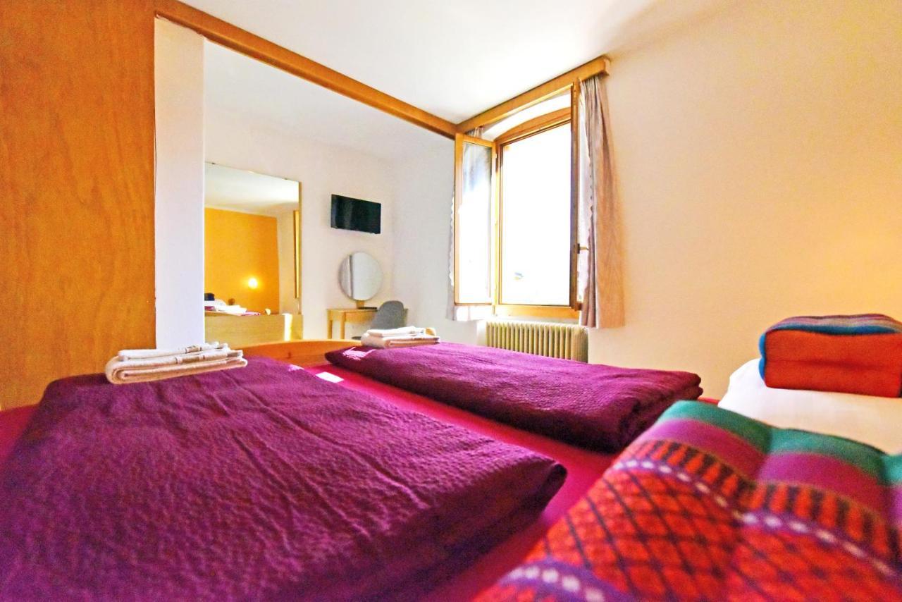 Hotel Pensione Serena Purasca Buitenkant foto