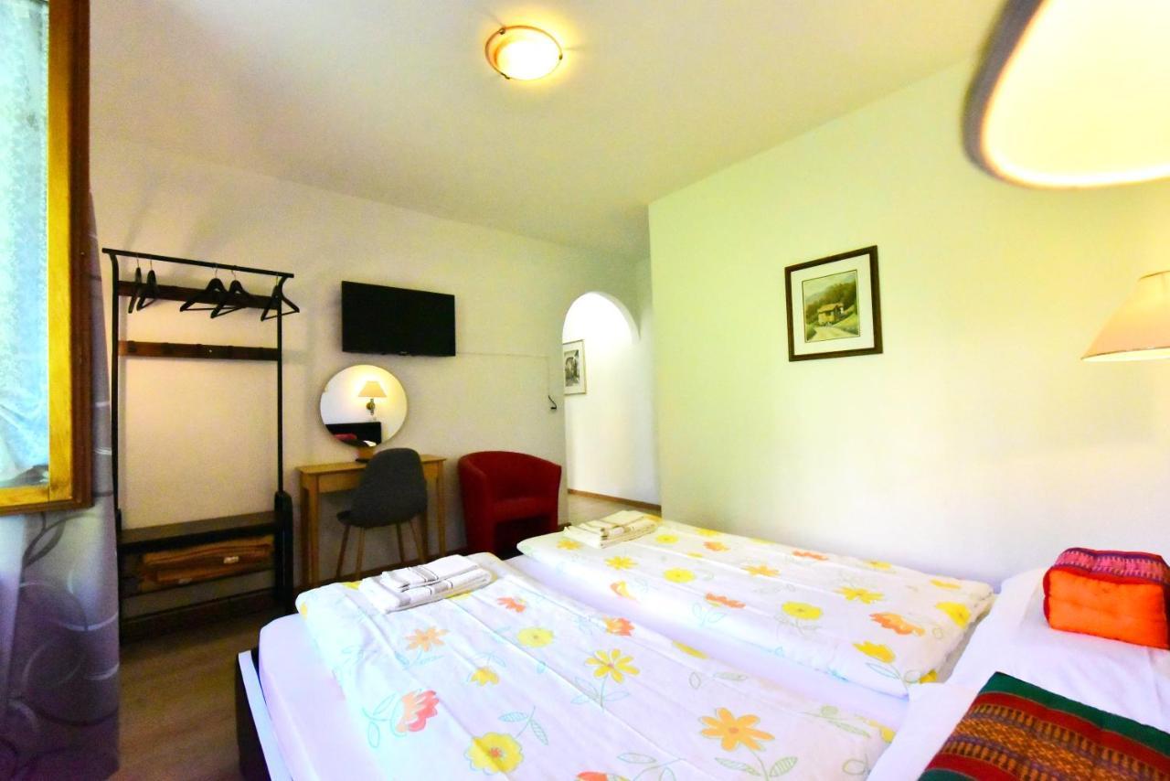 Hotel Pensione Serena Purasca Buitenkant foto