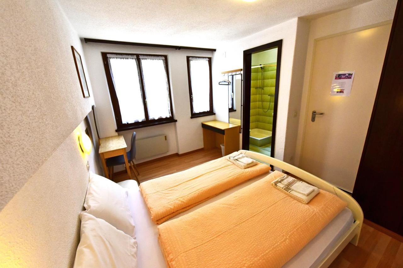 Hotel Pensione Serena Purasca Buitenkant foto