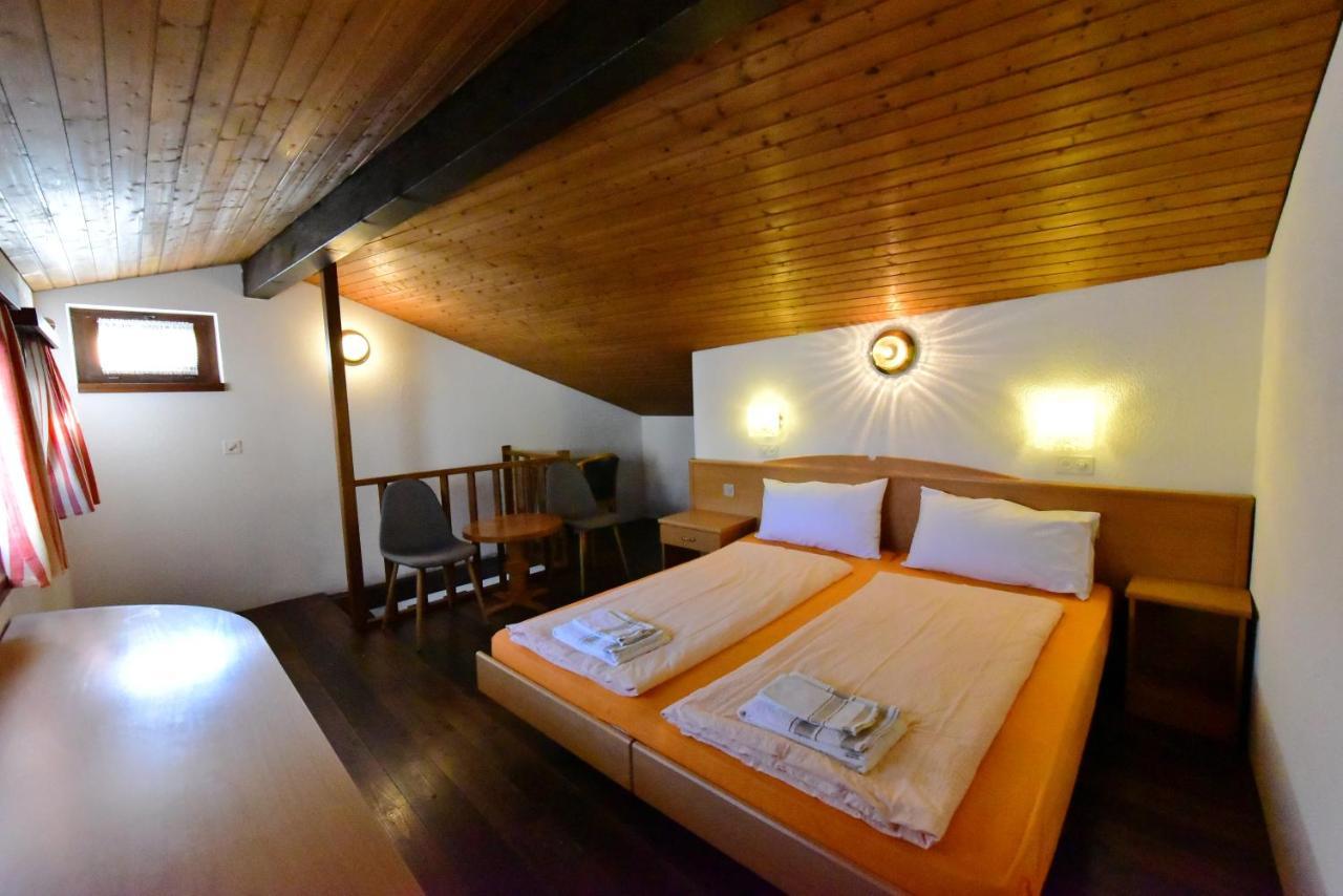 Hotel Pensione Serena Purasca Buitenkant foto